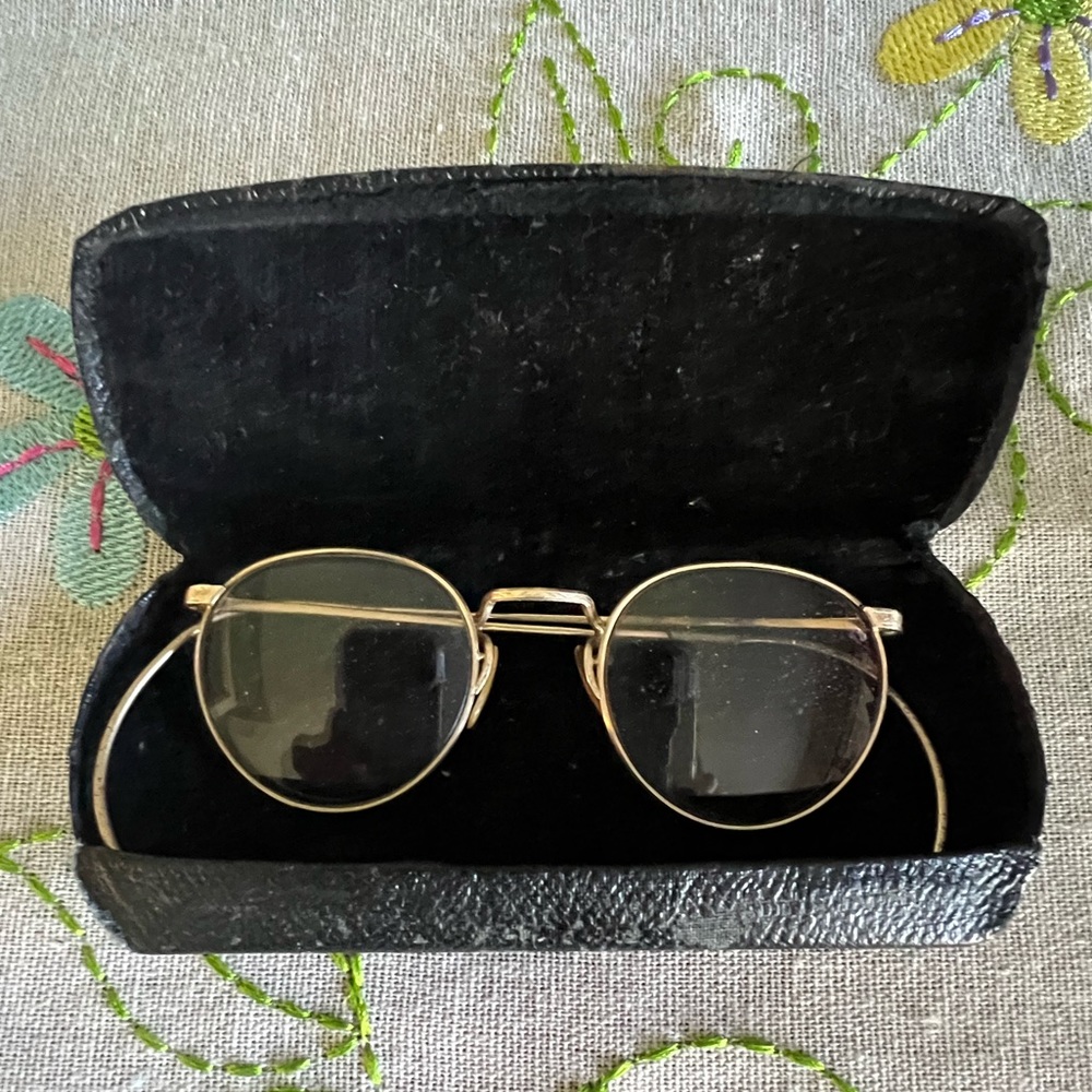 Vintage 1920’s girls prescription glasses with case.